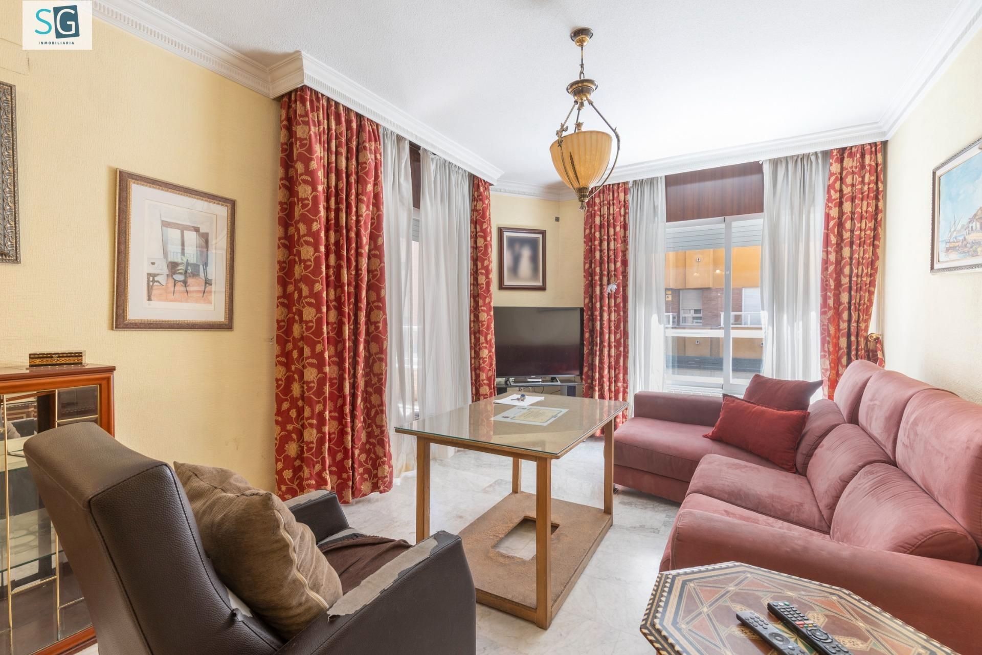 Sala de estar de Piso en venta en  Granada Capital con Calefacción y Terraza