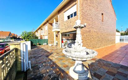 Exterior view of Single-family semi-detached for sale in Santa Cruz de Bezana  with Heating, Private garden and Parquet flooring