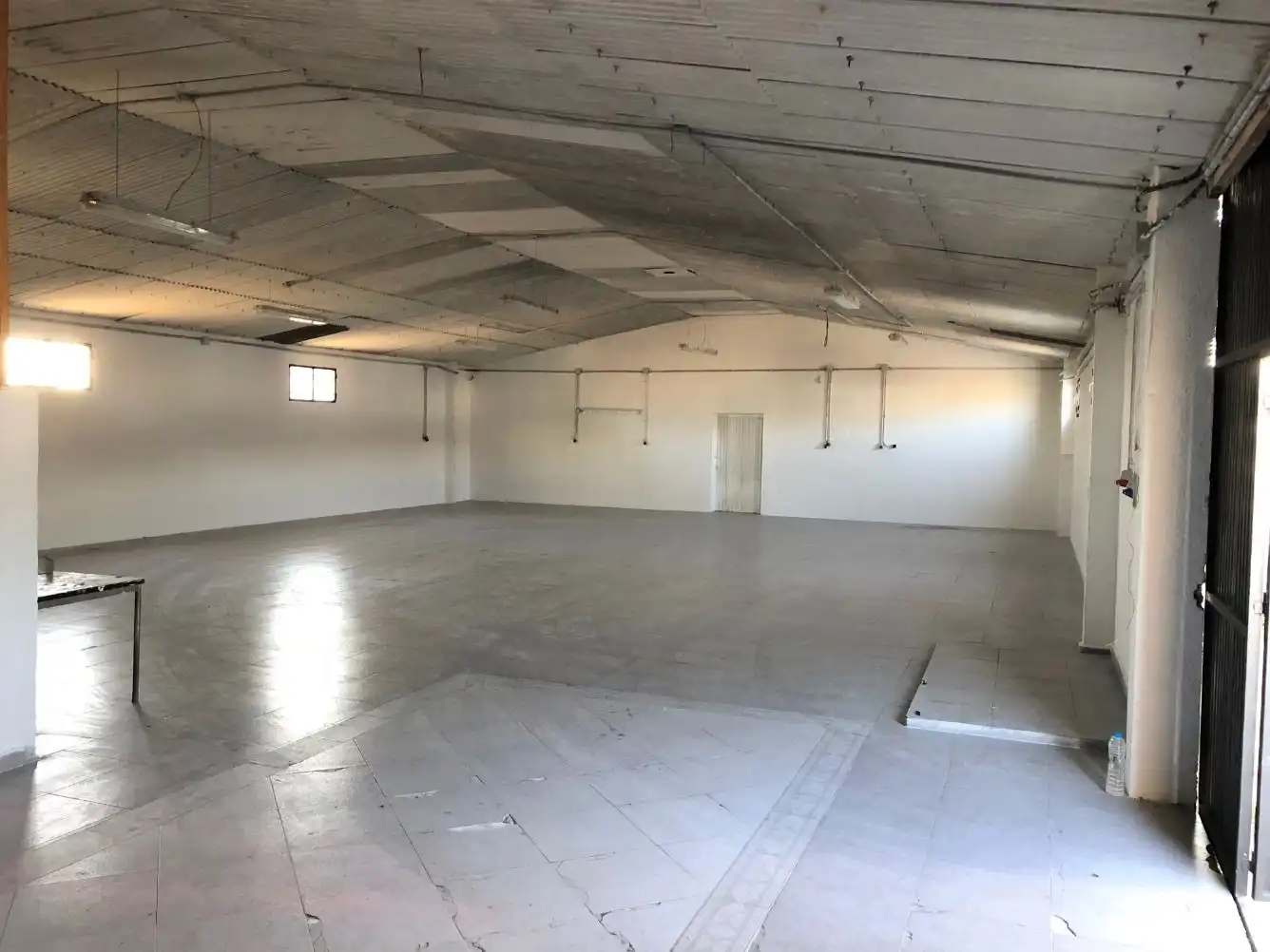 Nave industrial de alquiler en Serracines