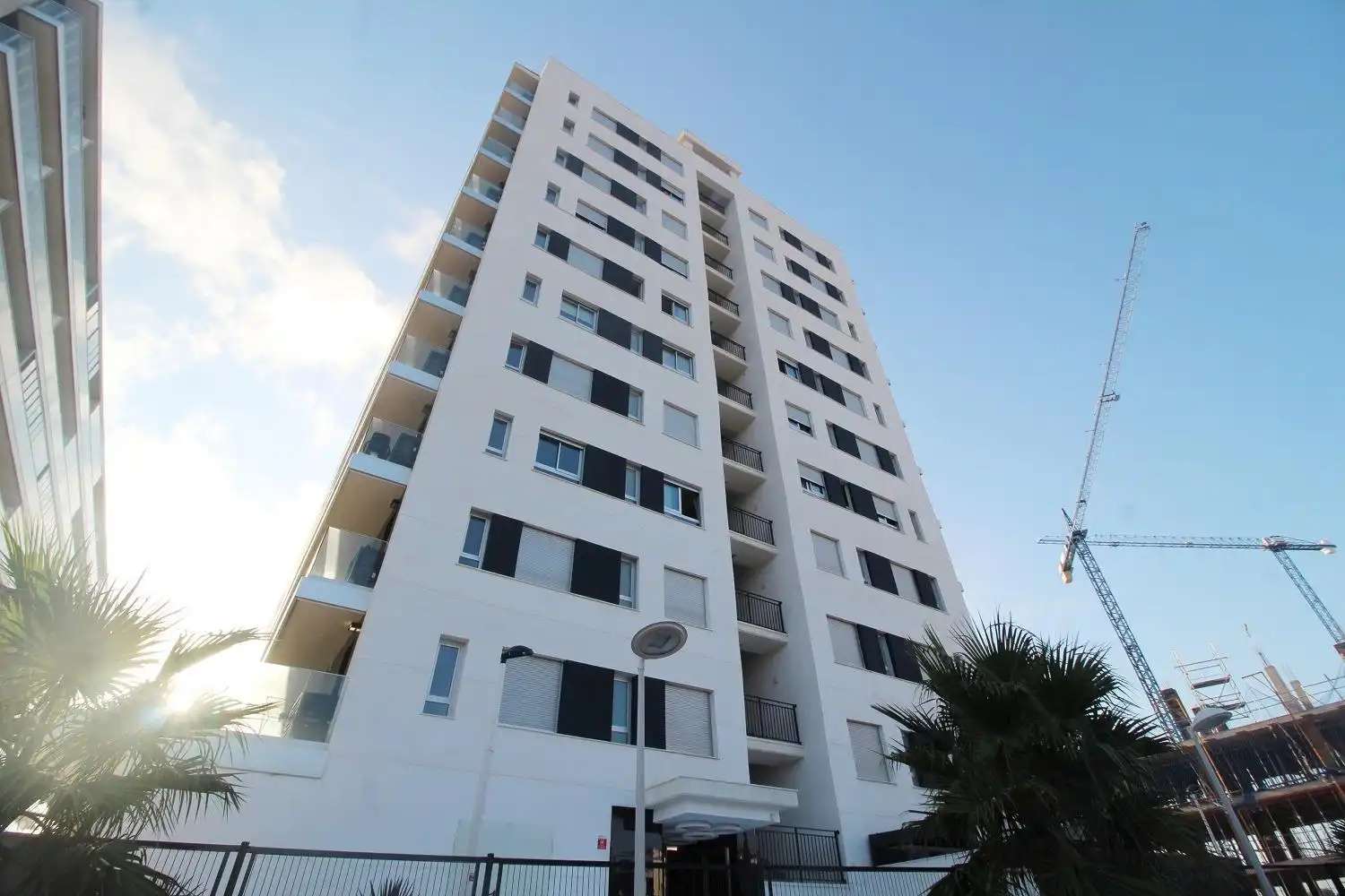 Außenansicht von Wohnung zum Verkauf in Oropesa del Mar / Orpesa mit Klimaanlage, Privatgarten und Terrasse