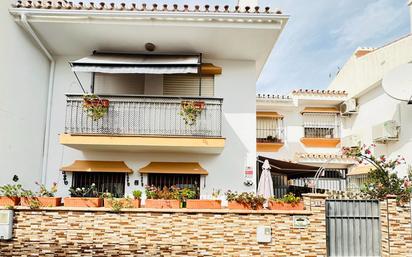 Vista exterior de Casa adosada en venda en Torrox amb Aire condicionat