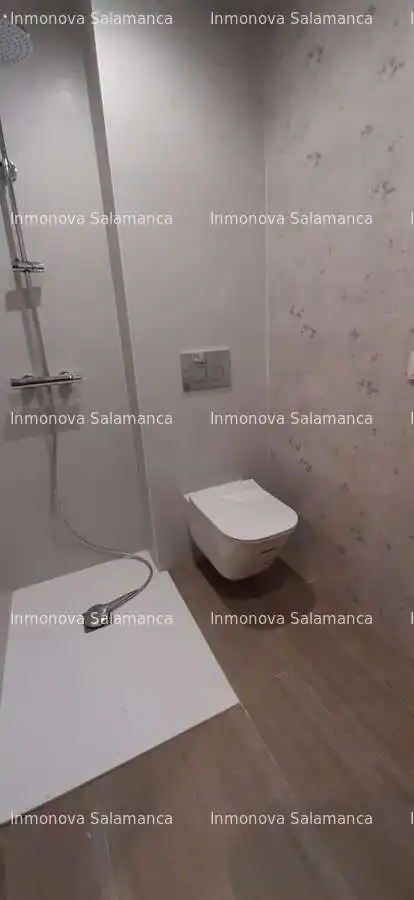 Baño de Piso en venta en Salamanca con Calefacción y Balcón