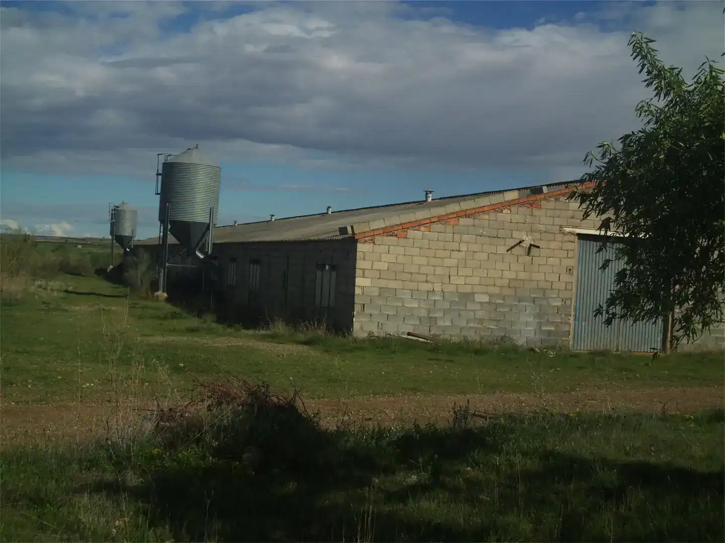 Vista exterior de Finca rústica en venda en Alpartir