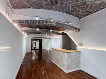 Locale commerciale in affitto a Centre - Sant Oleguer
