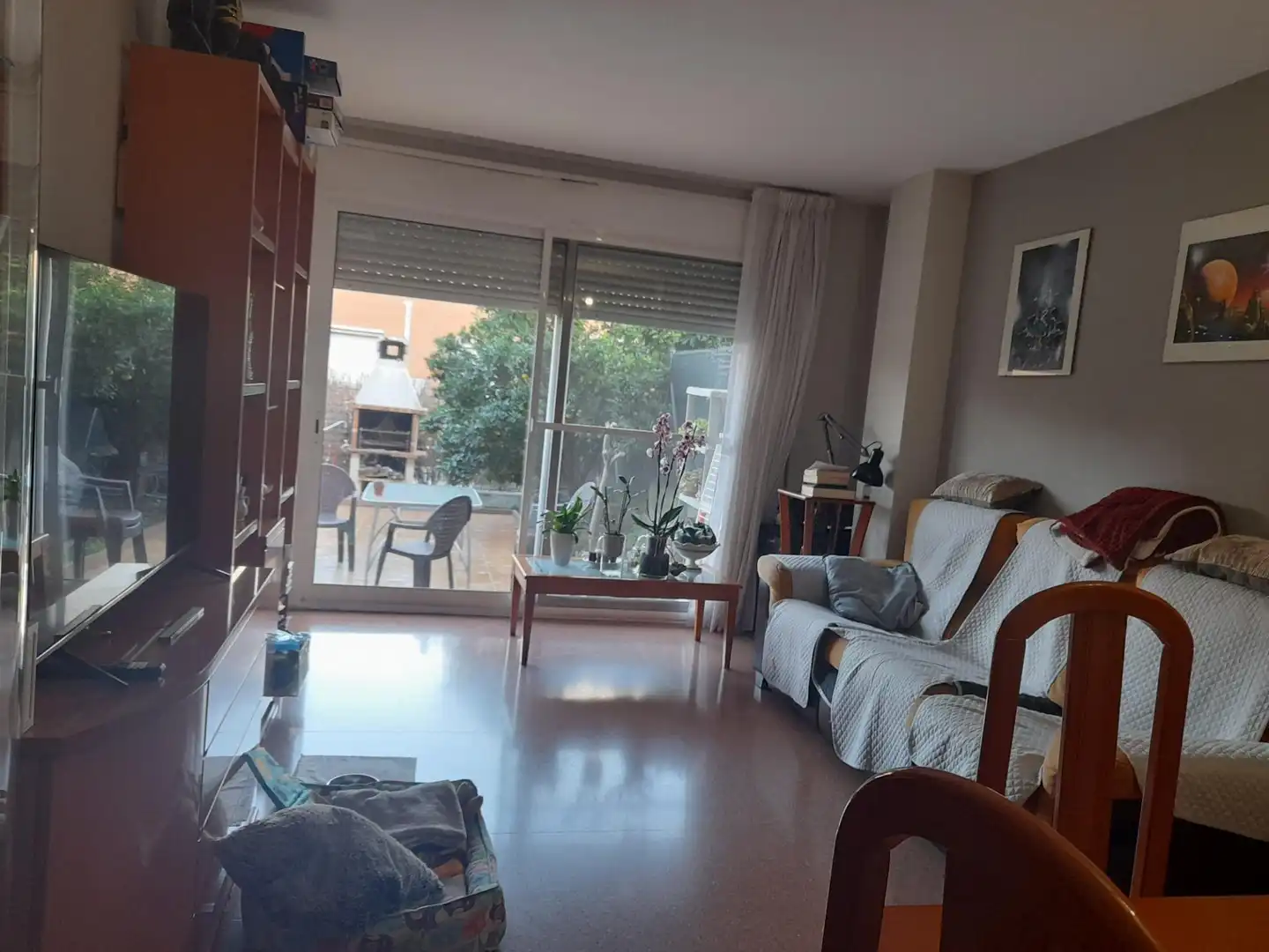 Sala de estar de Casa adosada en venta en Abrera con Calefacción, Jardín privado y Terraza