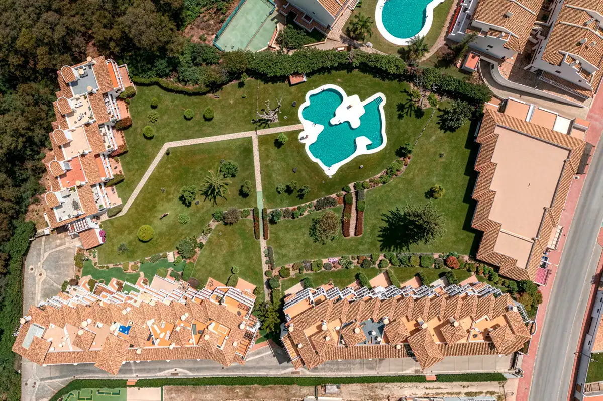 Apartamento con piscina en venta en Calahonda, imagen 27