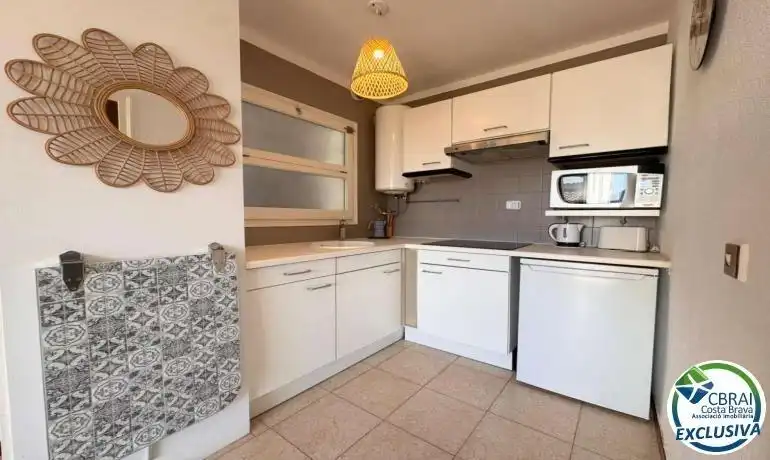 Kitchen of Apartments for sale in Roses  with Community pool