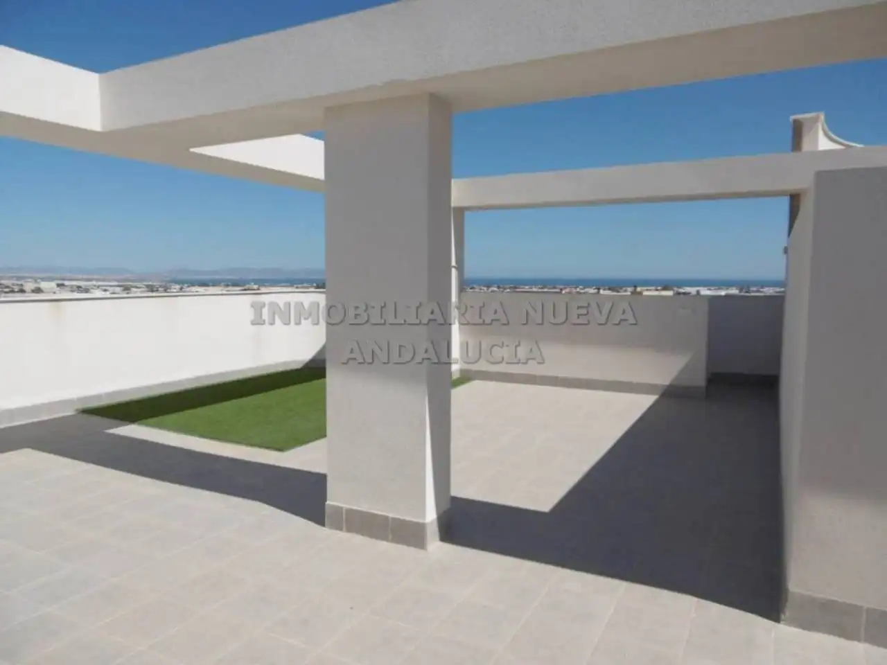 Terrasse von Wohnung zur Miete in Almería mit Parkett, Terrasse und Abstellraum