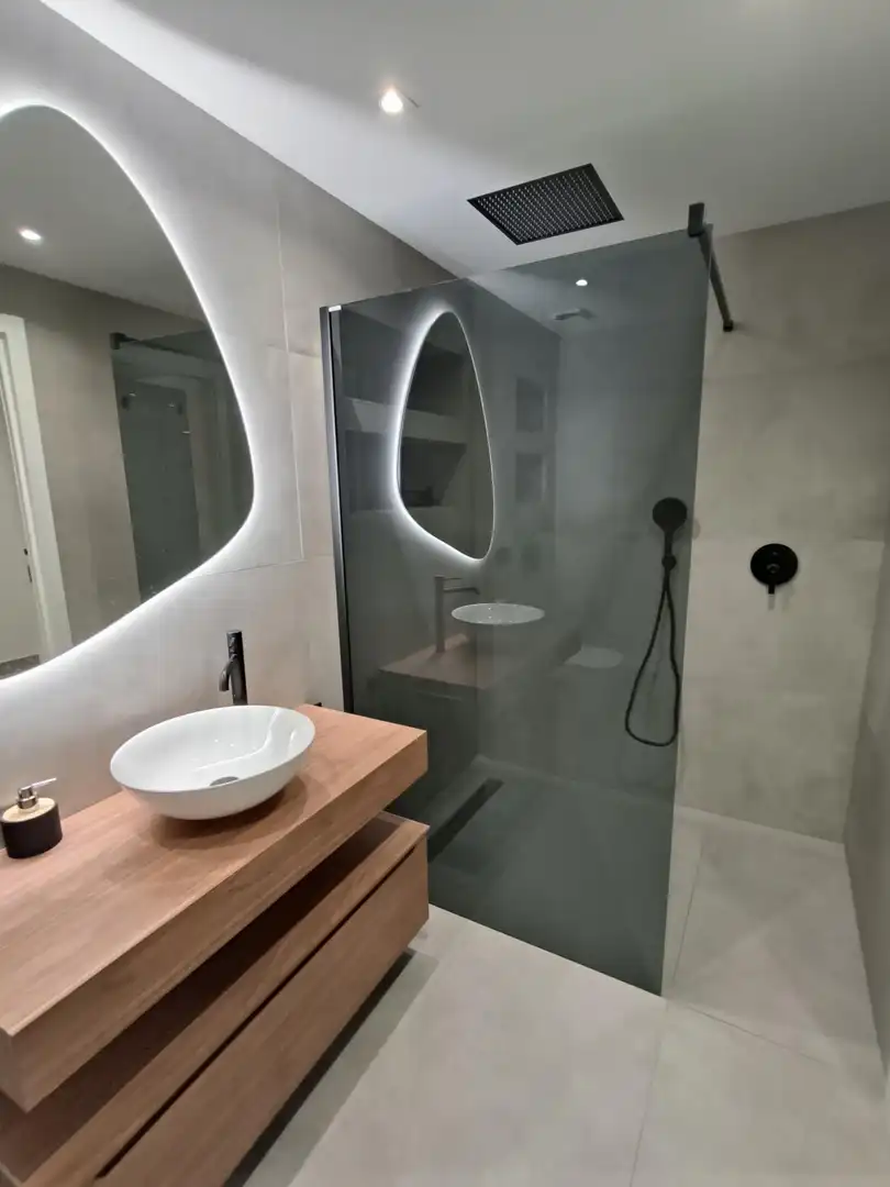 Badezimmer von Wohnung zur Miete in Castellón de la Plana / Castelló de la Plana mit Klimaanlage und Heizung