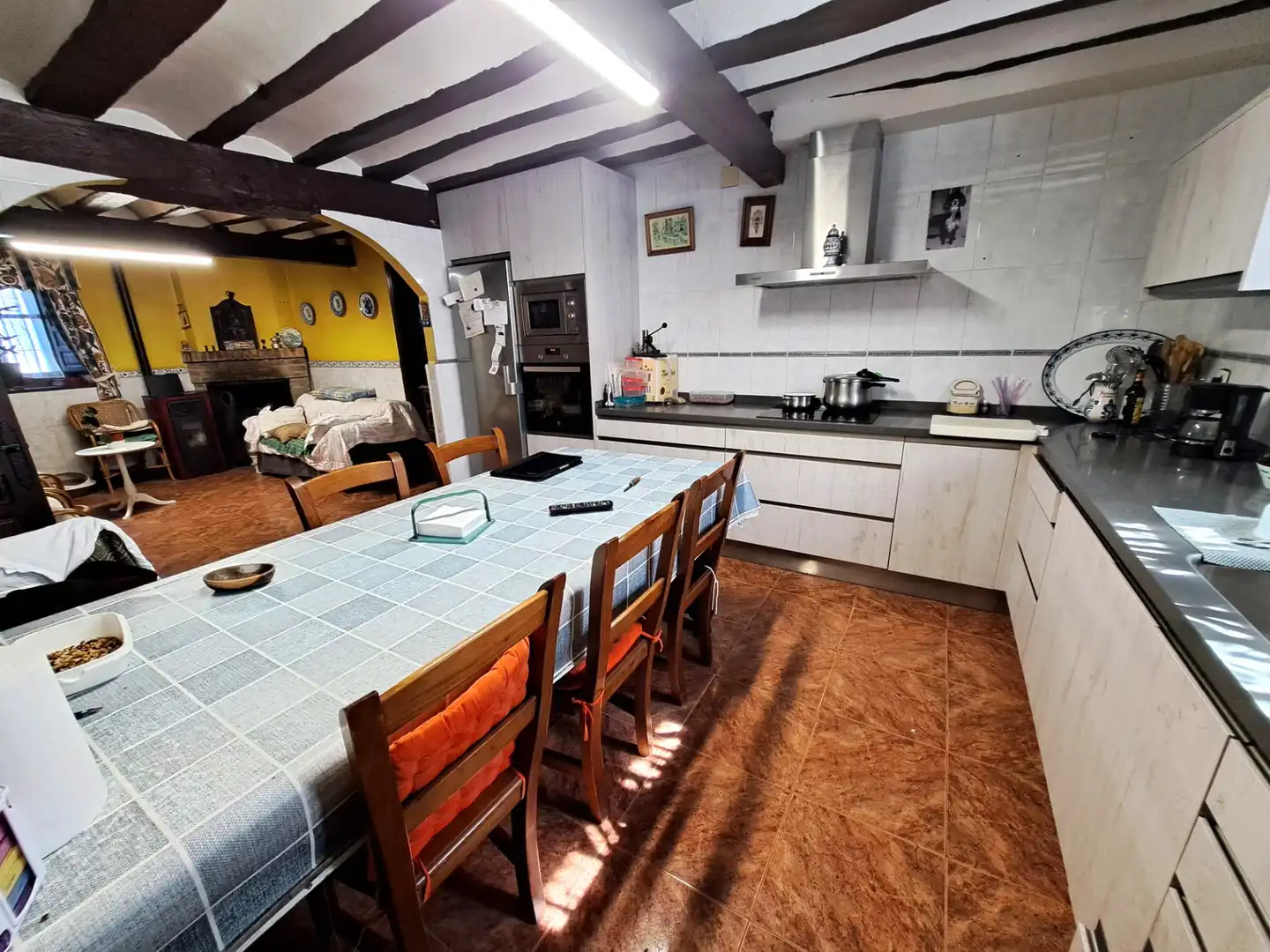Cuina de Casa adosada en venda en Baños de Rioja amb Calefacció, Jardí privat i Terrassa