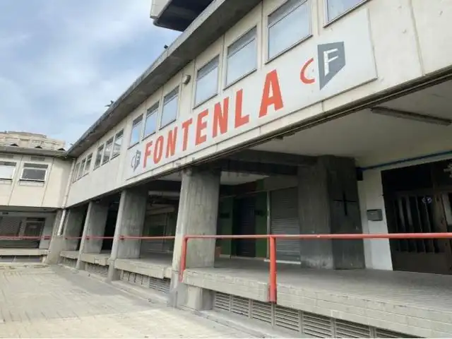Oficina amb ascensor en venda a Praza de Luís Seoane local 7
