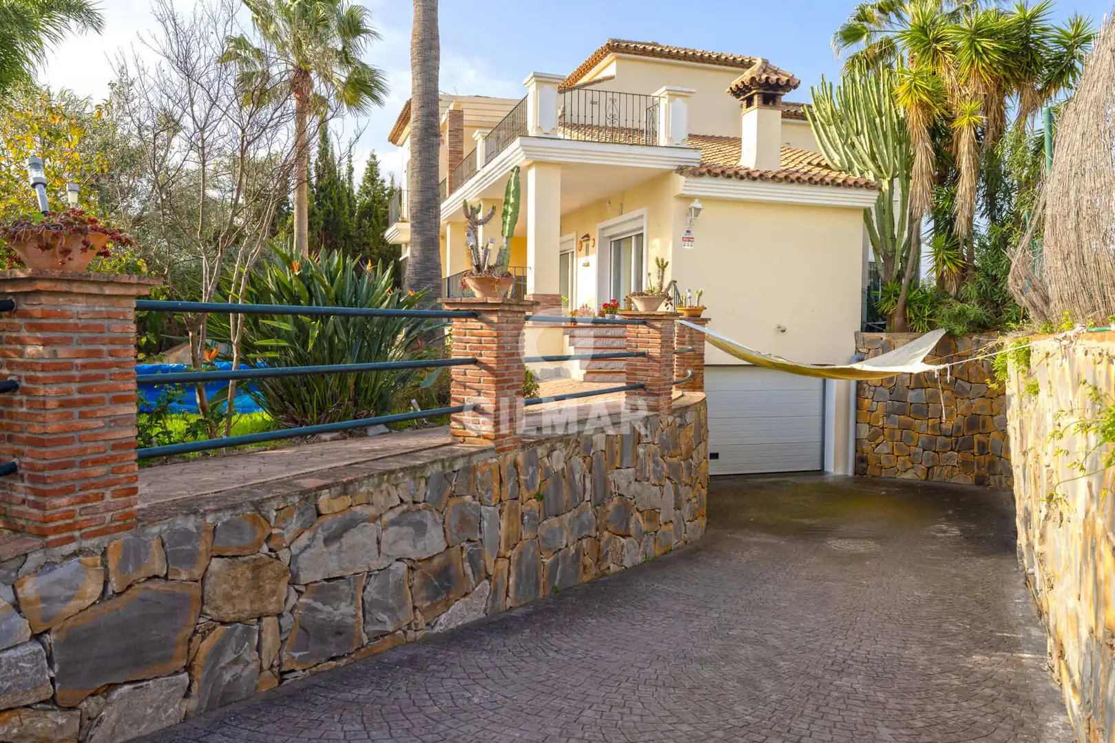 Vista exterior de Casa o xalet en venda en Casares amb Calefacció, Jardí privat i Piscina