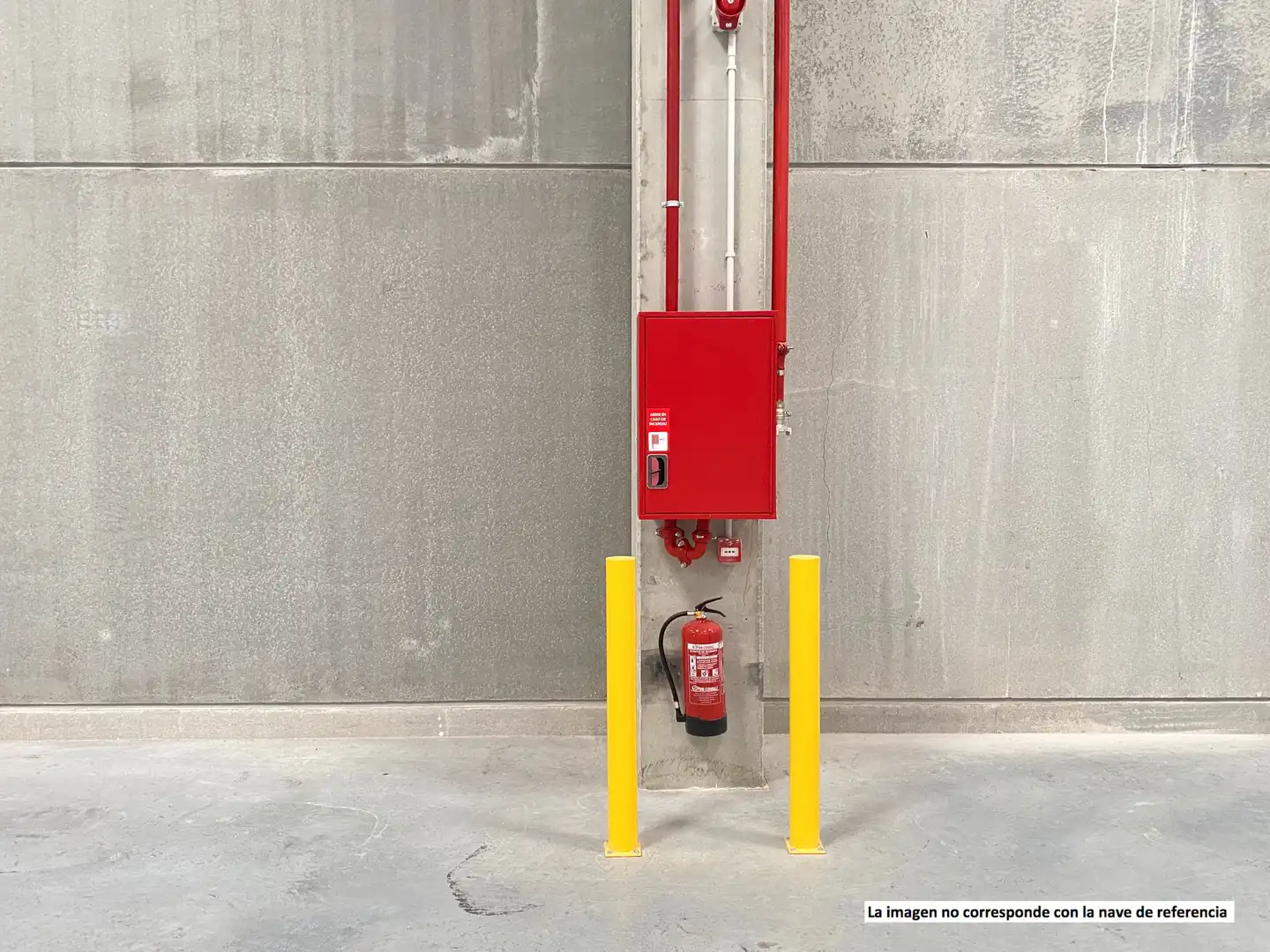 Parkplatz von Fabrikhallen zur Miete in Sant Feliu de Buixalleu