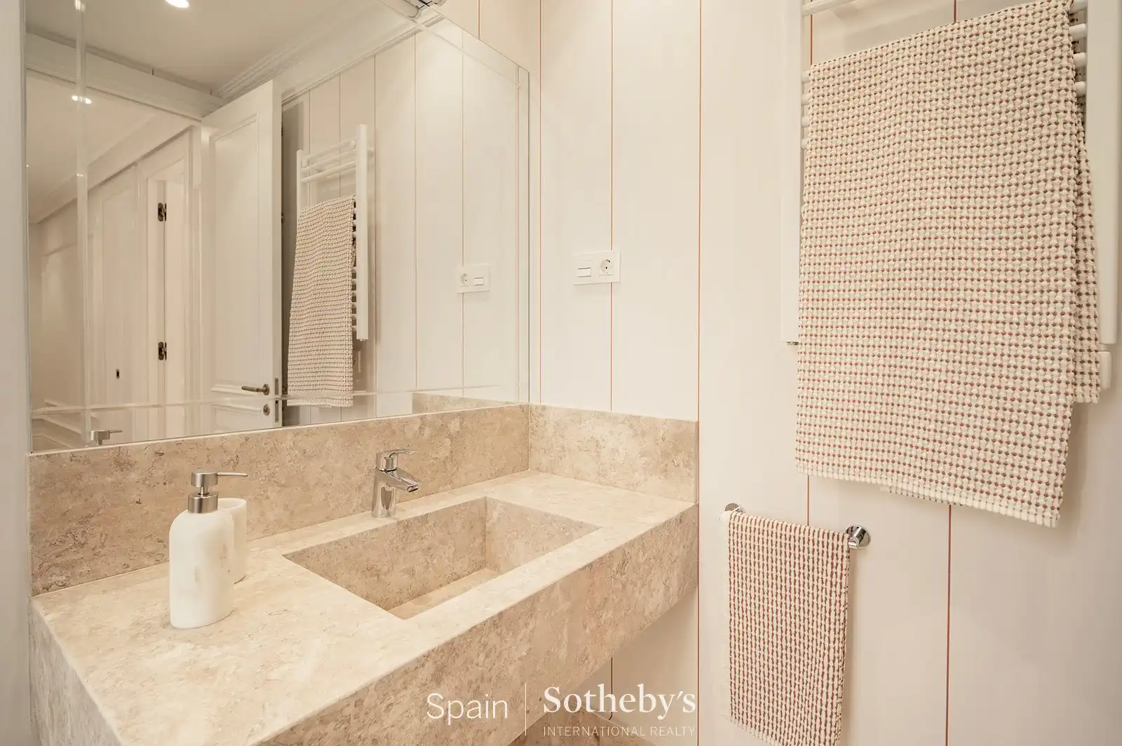 Bany de Apartament en venda en Madrid amb Aire condicionat, Calefacció i Terrassa