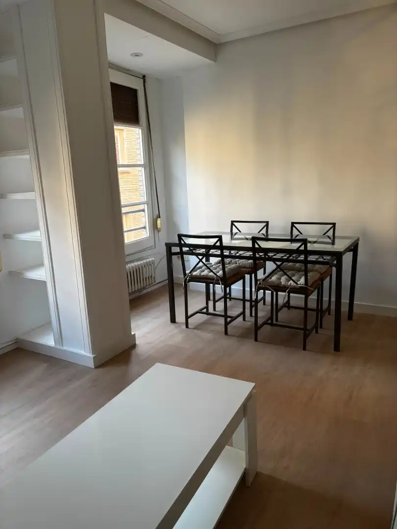 Menjador de Apartament de lloguer en Zaragoza amb Calefacció, Moblat i Forn