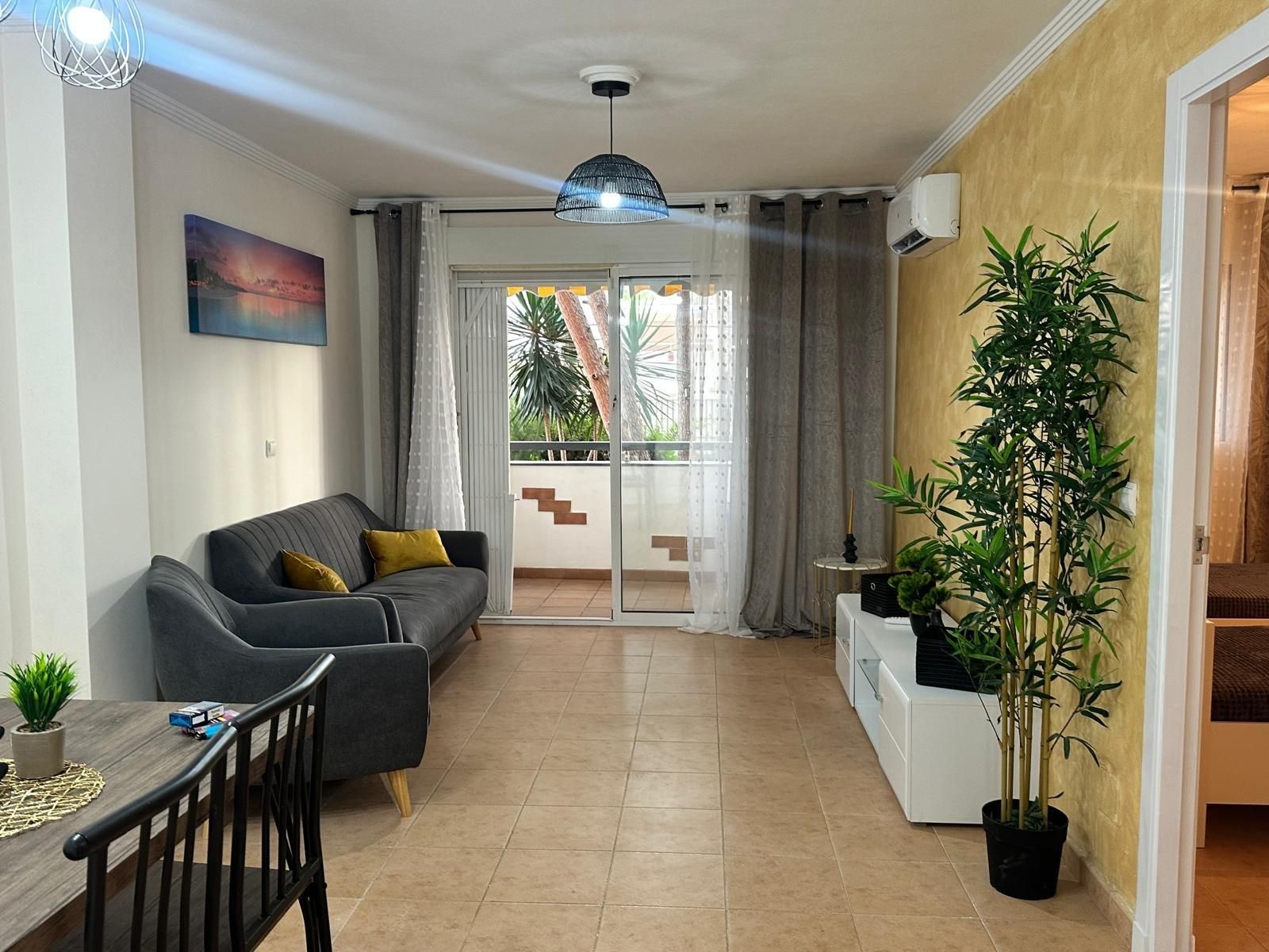 Sala d'estar de Apartament en venda en San Pedro del Pinatar amb Aire condicionat, Terrassa i Balcó