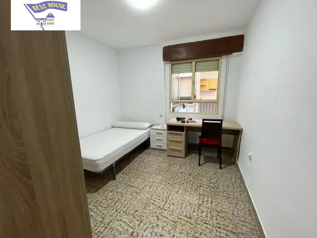 Bedroom of Flat for share in Albacete  with Heating and Balcony
