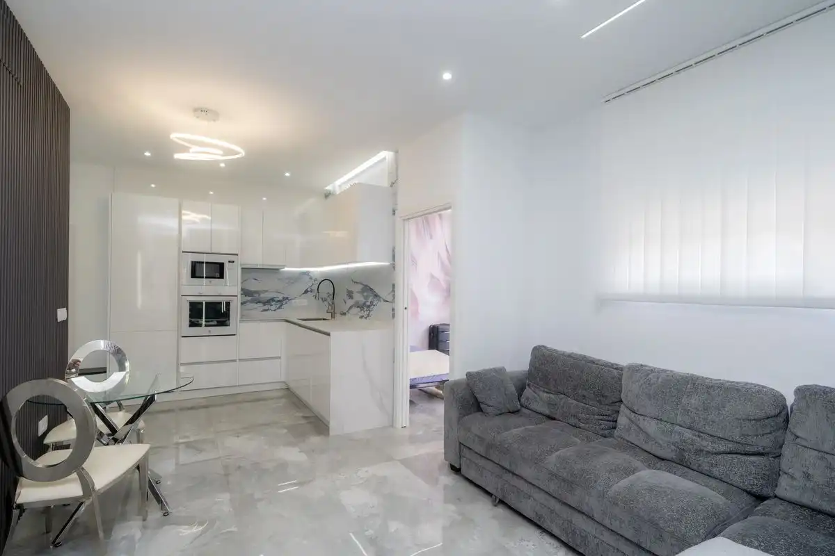 Ground floor with terrace for sale in Av. de Portugal