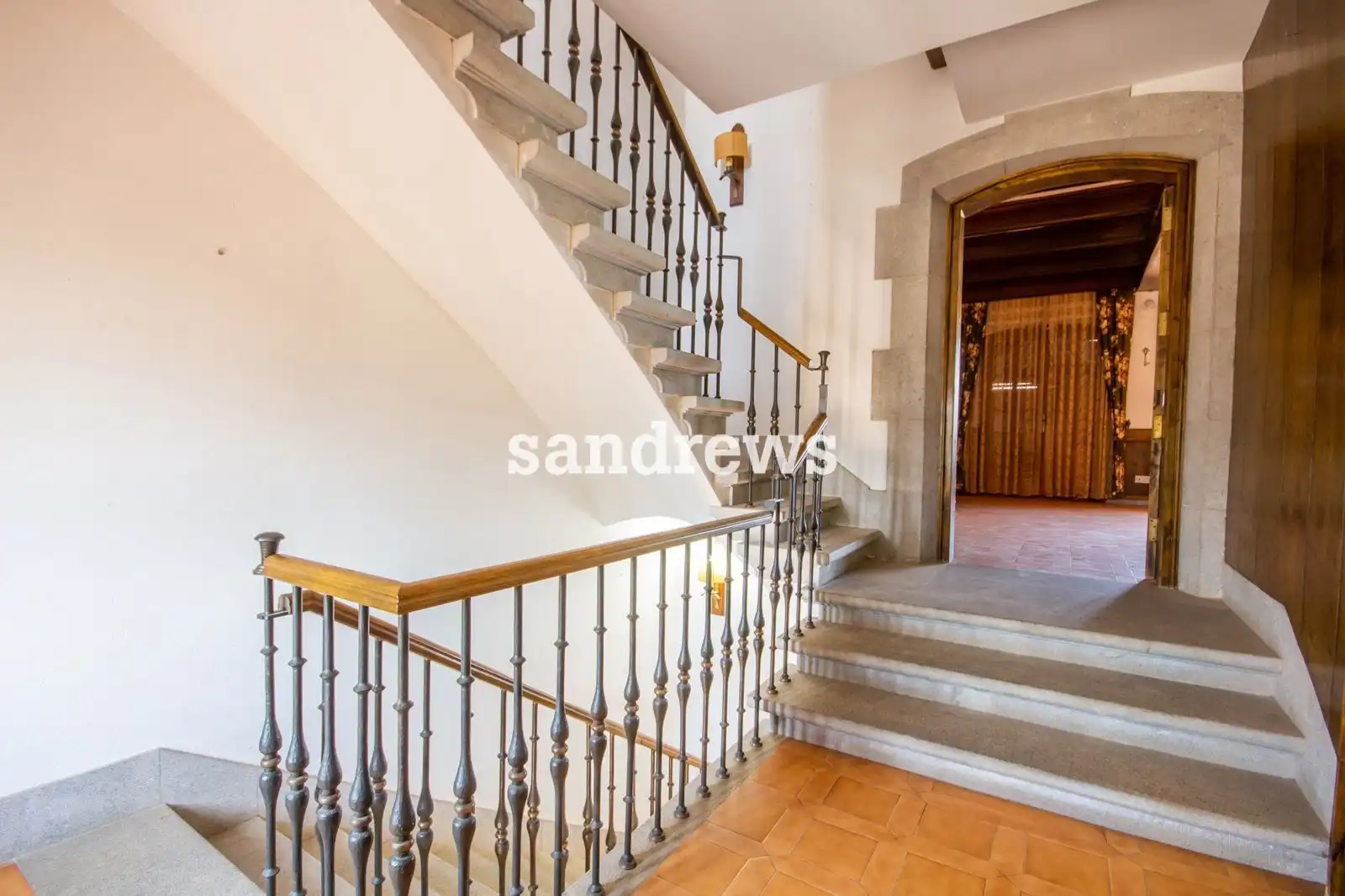 Einfamilien-Reihenhaus zum Verkauf in Ordis mit Heizung, Privatgarten und Terrasse
