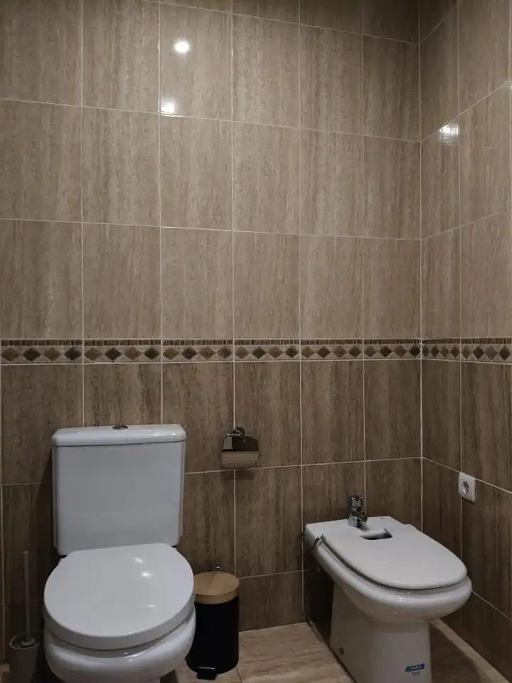 Baño de Planta baja de alquiler en Lucena con Terraza, Trastero y Amueblado