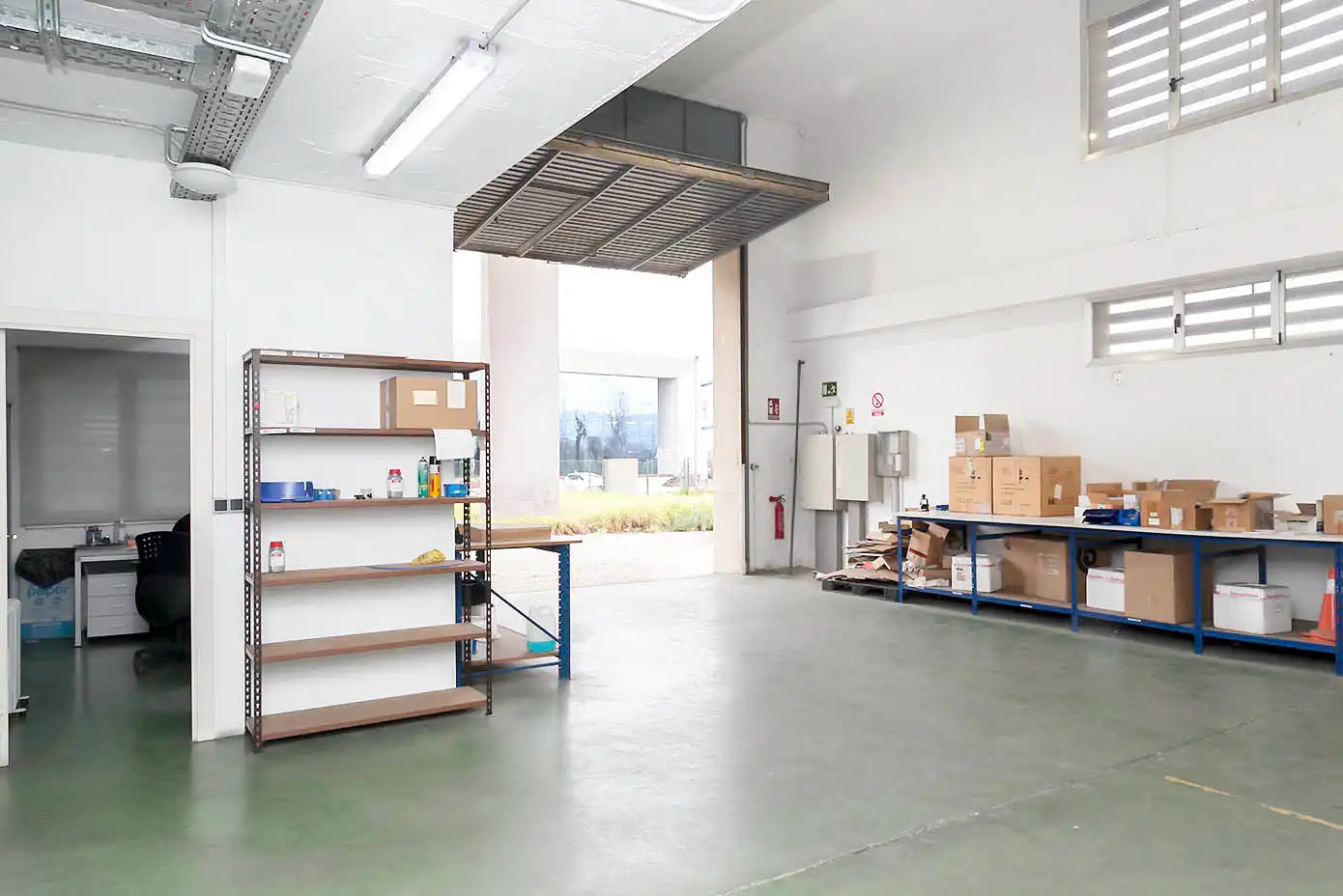 Nave industrial en venta en Molins de Rei con Alarma