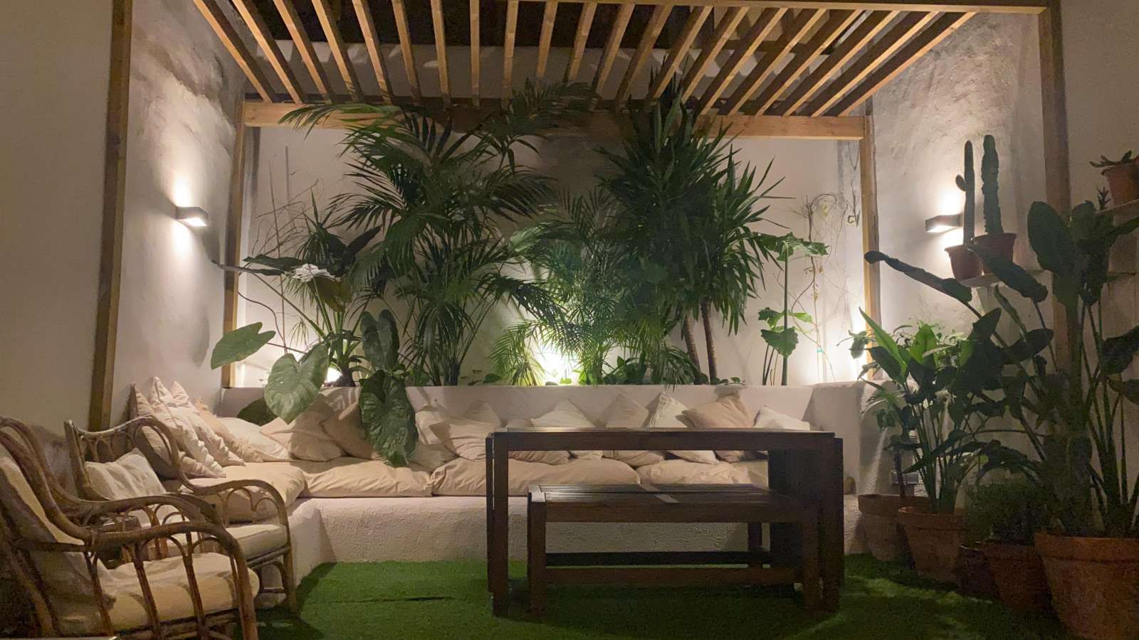 Garden of Study to share in  Barcelona Capital  with Air Conditioner and Terrace