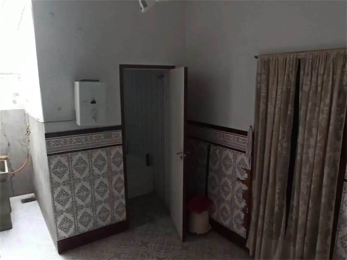 Bany de Casa adosada en venda en Almoharín amb Moblat i Balcó
