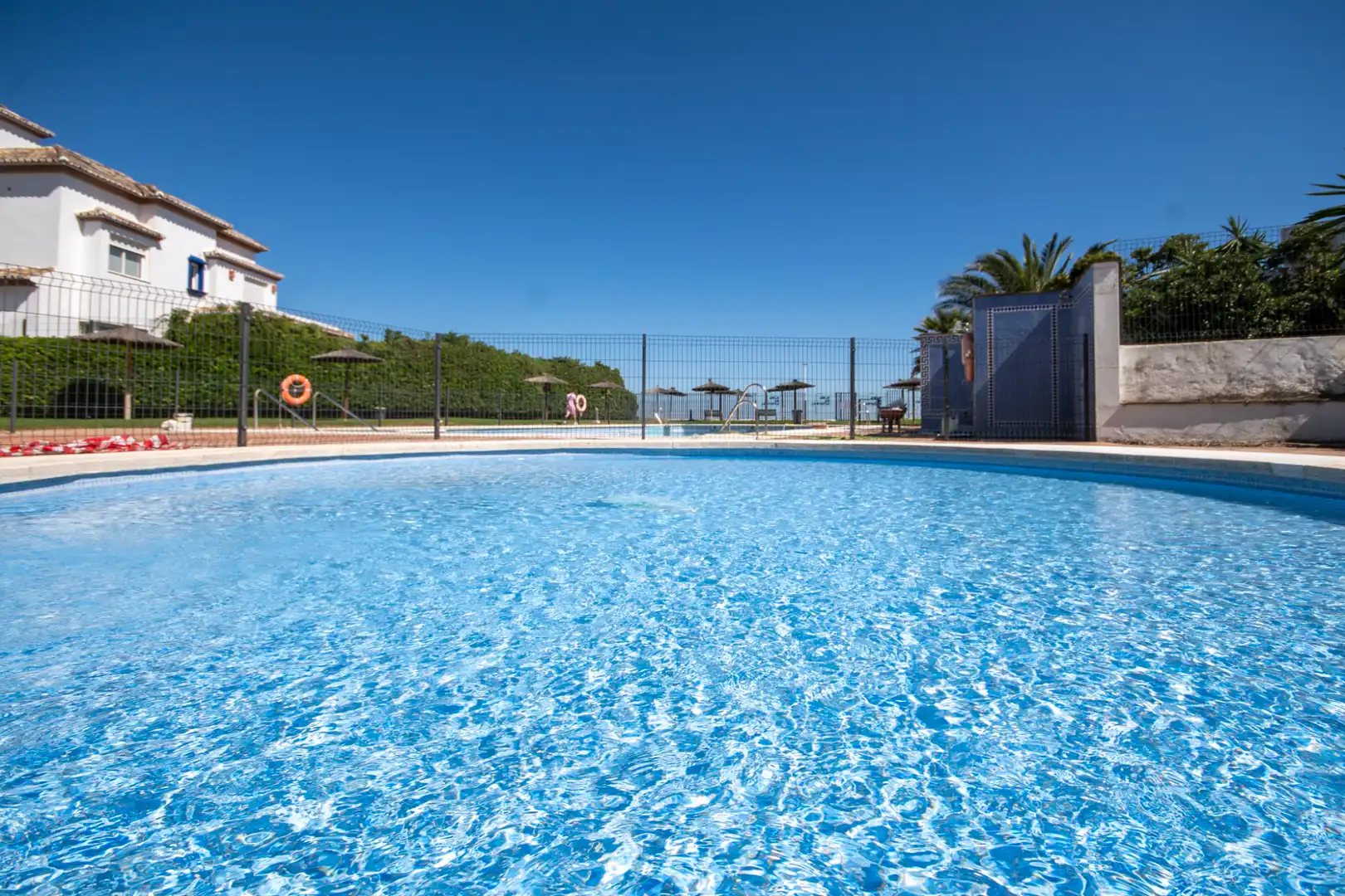 Piscina de Pis en venda en Estepona amb Aire condicionat, Calefacció i Terrassa