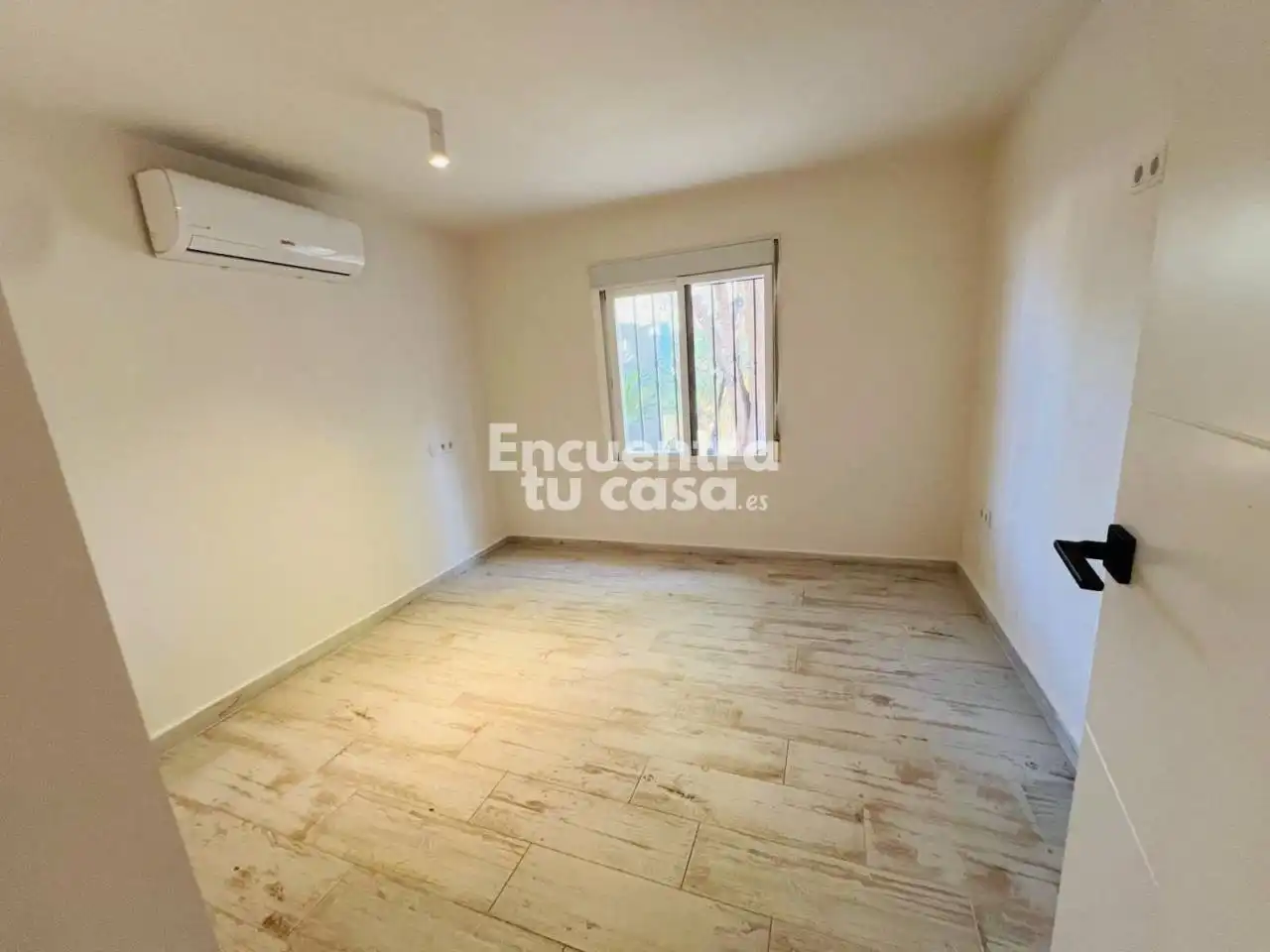 Habitación de Casa o chalet de alquiler en L'Alfàs del Pi con Aire acondicionado, Calefacción y Jardín privado