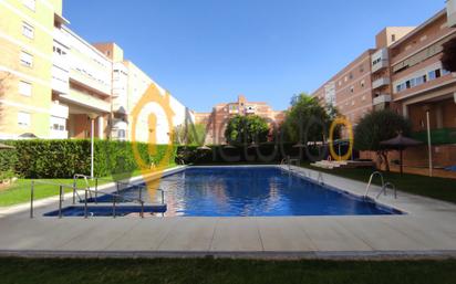 Swimming pool of Flat for sale in  Sevilla Capital  with Community pool