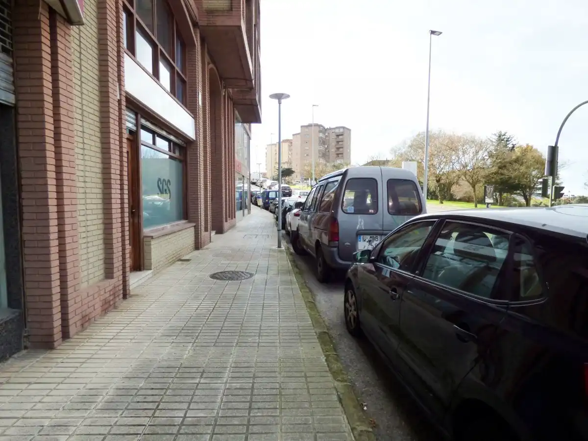 Locale commerciale in vendita a Avenida de Camilo Alonso Vega