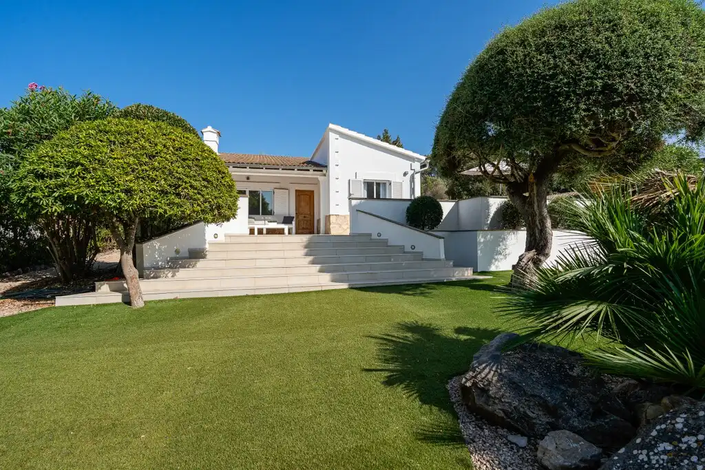 Vista exterior de Casa o xalet en venda en Alcúdia amb Aire condicionat, Jardí privat i Terrassa