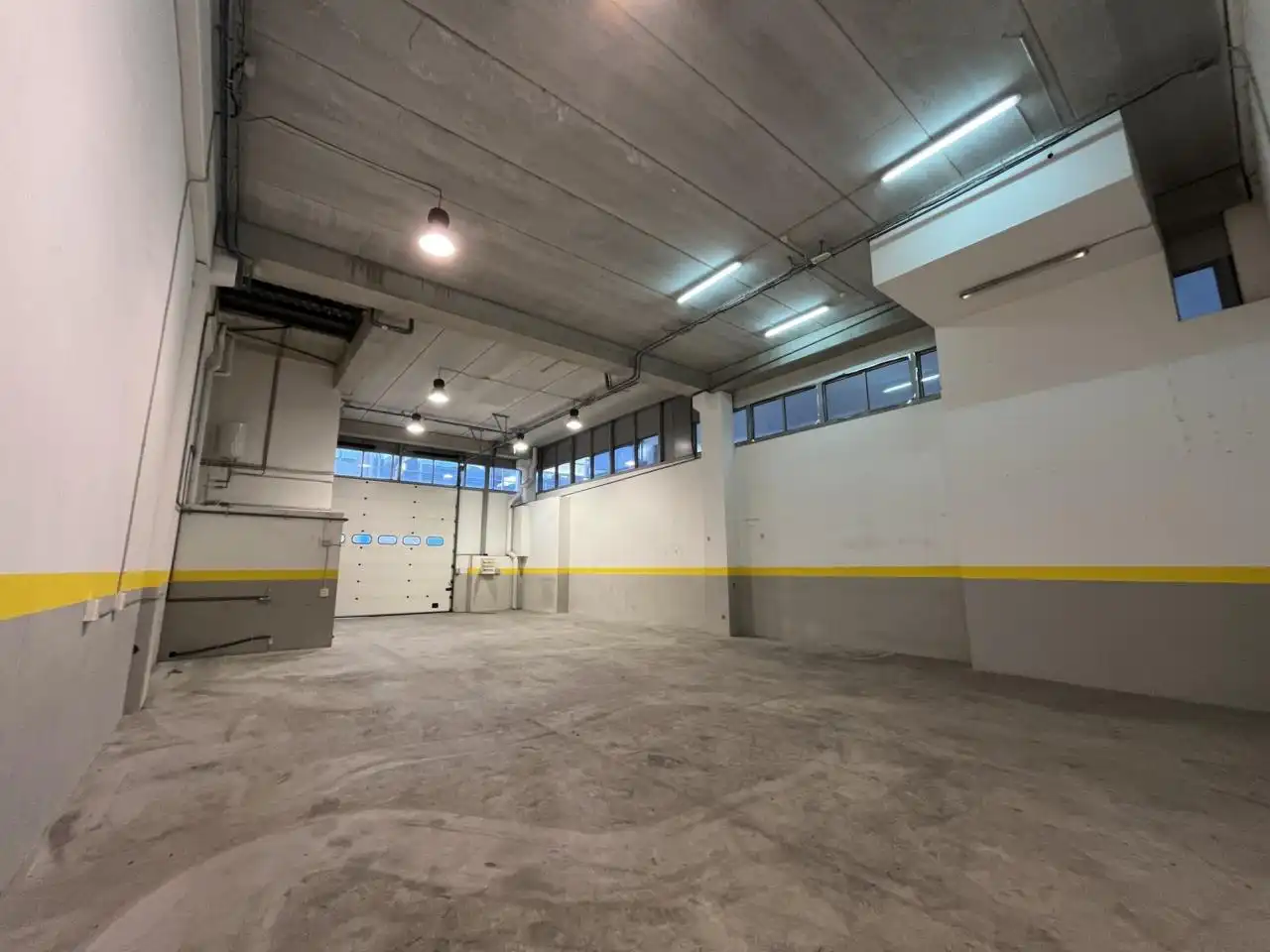 Fabrikhallen zur Miete in Badalona mit Heizung