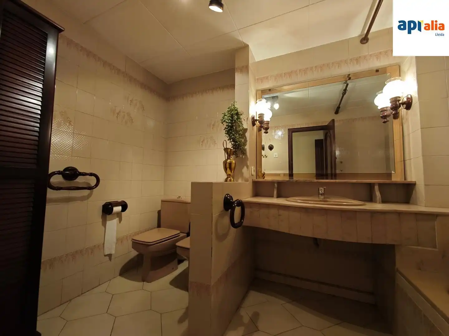 Bathroom of Flat for sale in Lleida  with Air Conditioner, Heating and Storage room