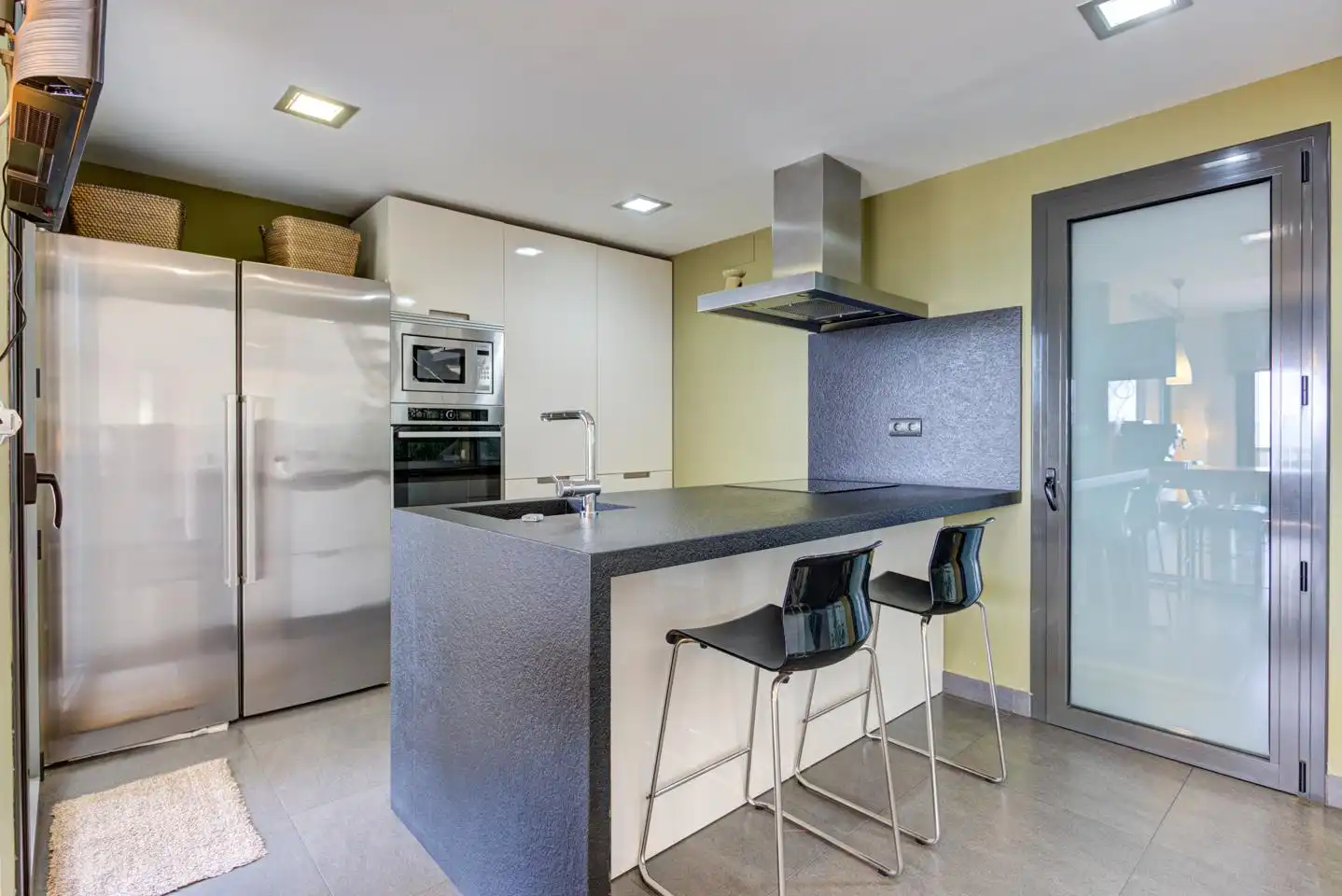 Küche von Haus oder Chalet zum Verkauf in Castelldefels mit Klimaanlage, Heizung und Privatgarten
