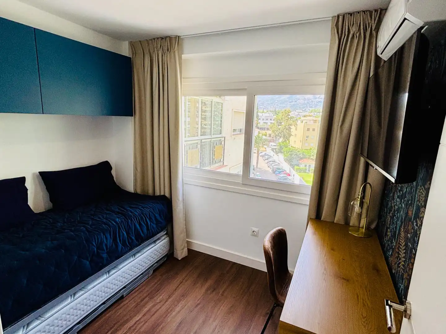 Habitación de Apartamento en venta en Fuengirola con Aire acondicionado, Calefacción y Jardín privado