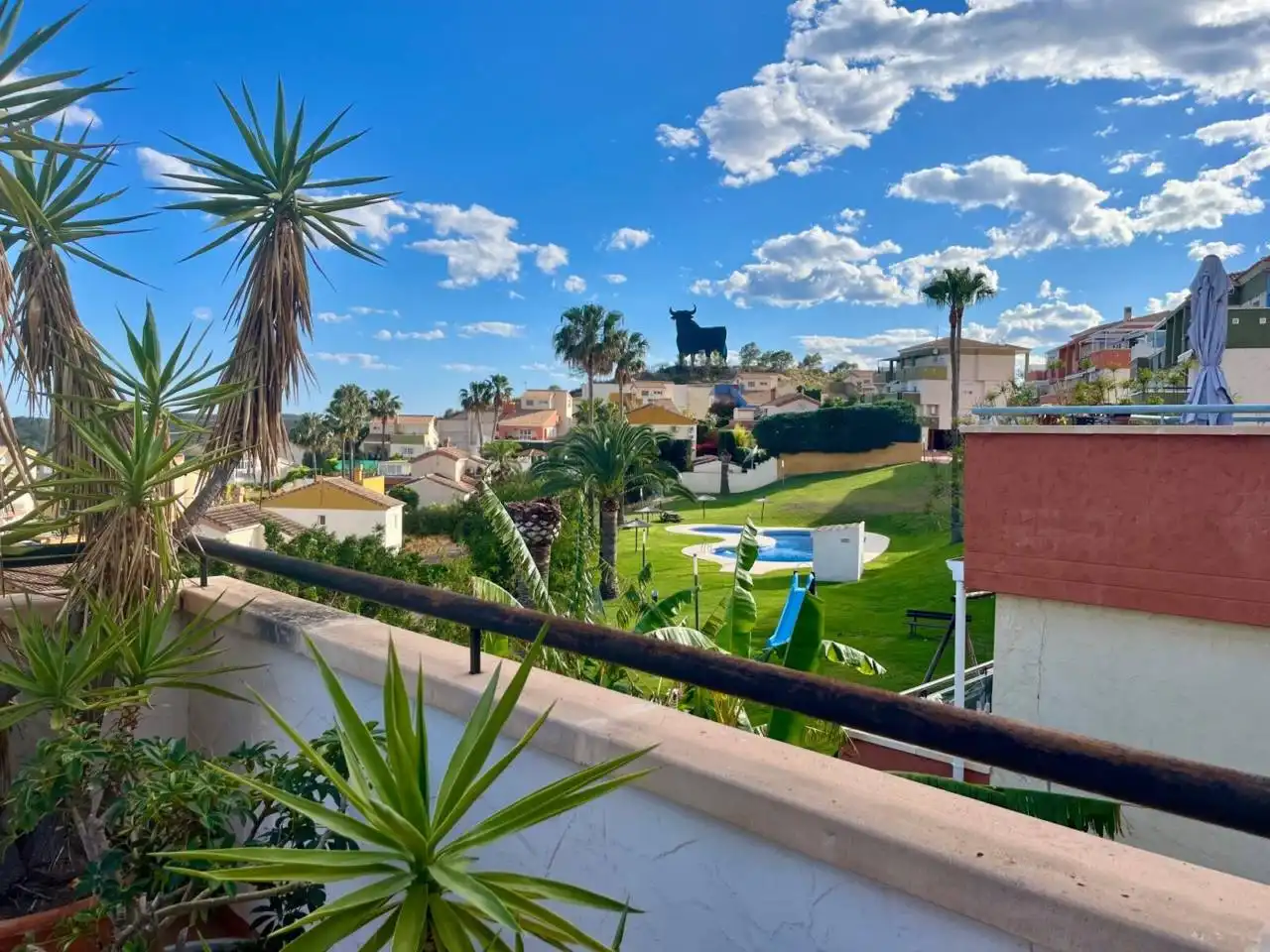 Apartamento con piscina en venta en Avenida Costa Brava, imagen 2