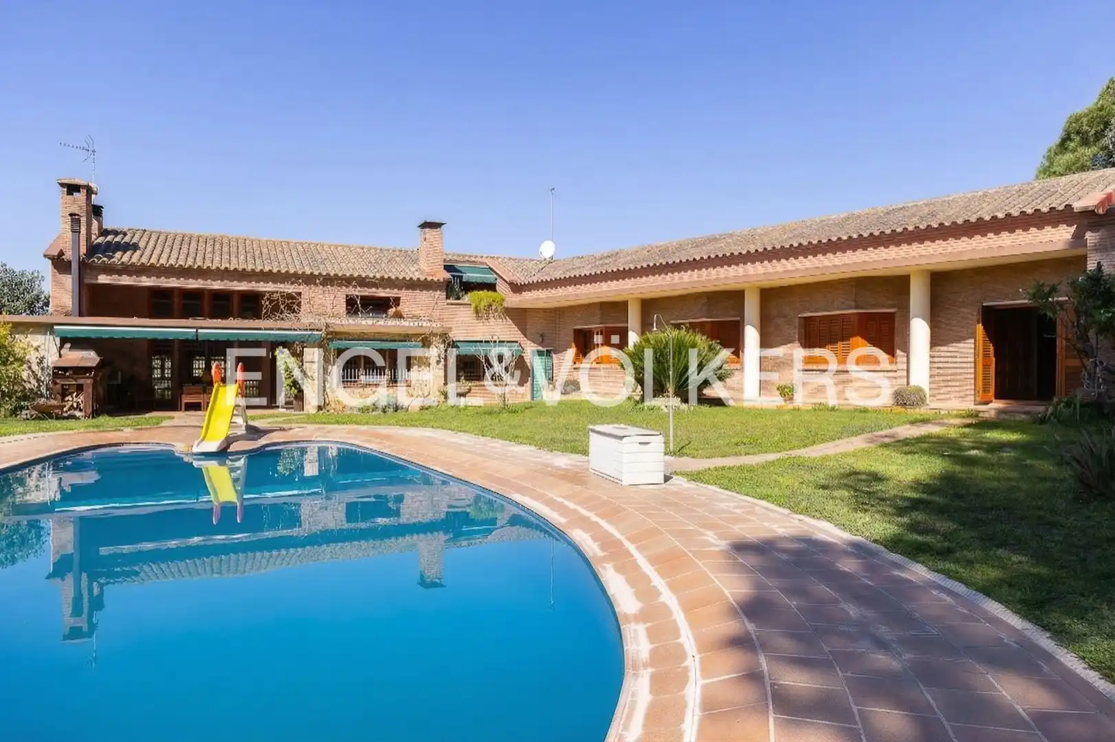 Piscina de Finca rústica en venda en Caldes de Montbui amb Aire condicionat, Calefacció i Jardí privat