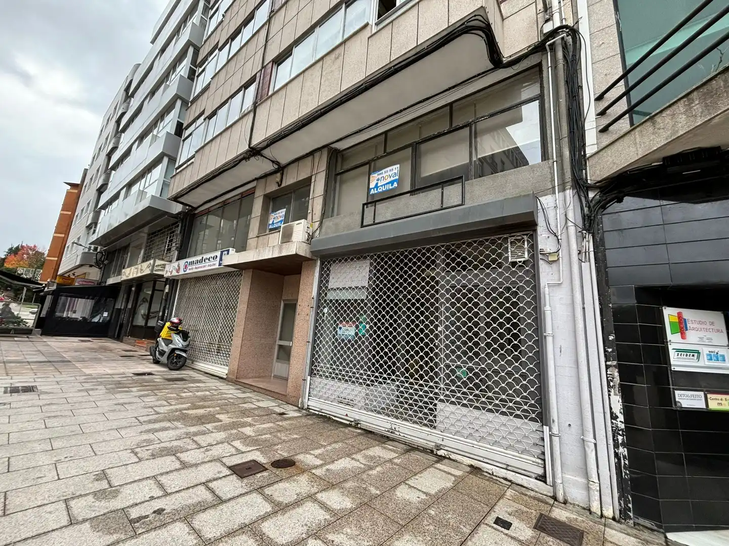 Local comercial en venta en Rúa Ramón y Cajal, imagen 2