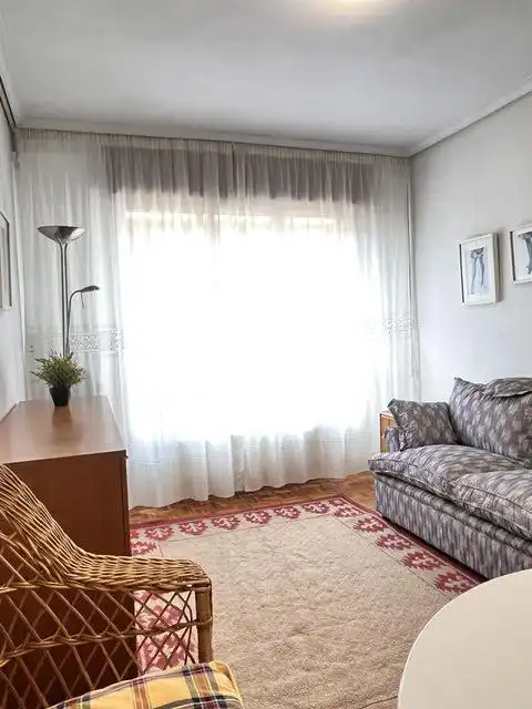 Habitación de Apartamento de alquiler en Gijón  con Aire acondicionado, Calefacción y Amueblado