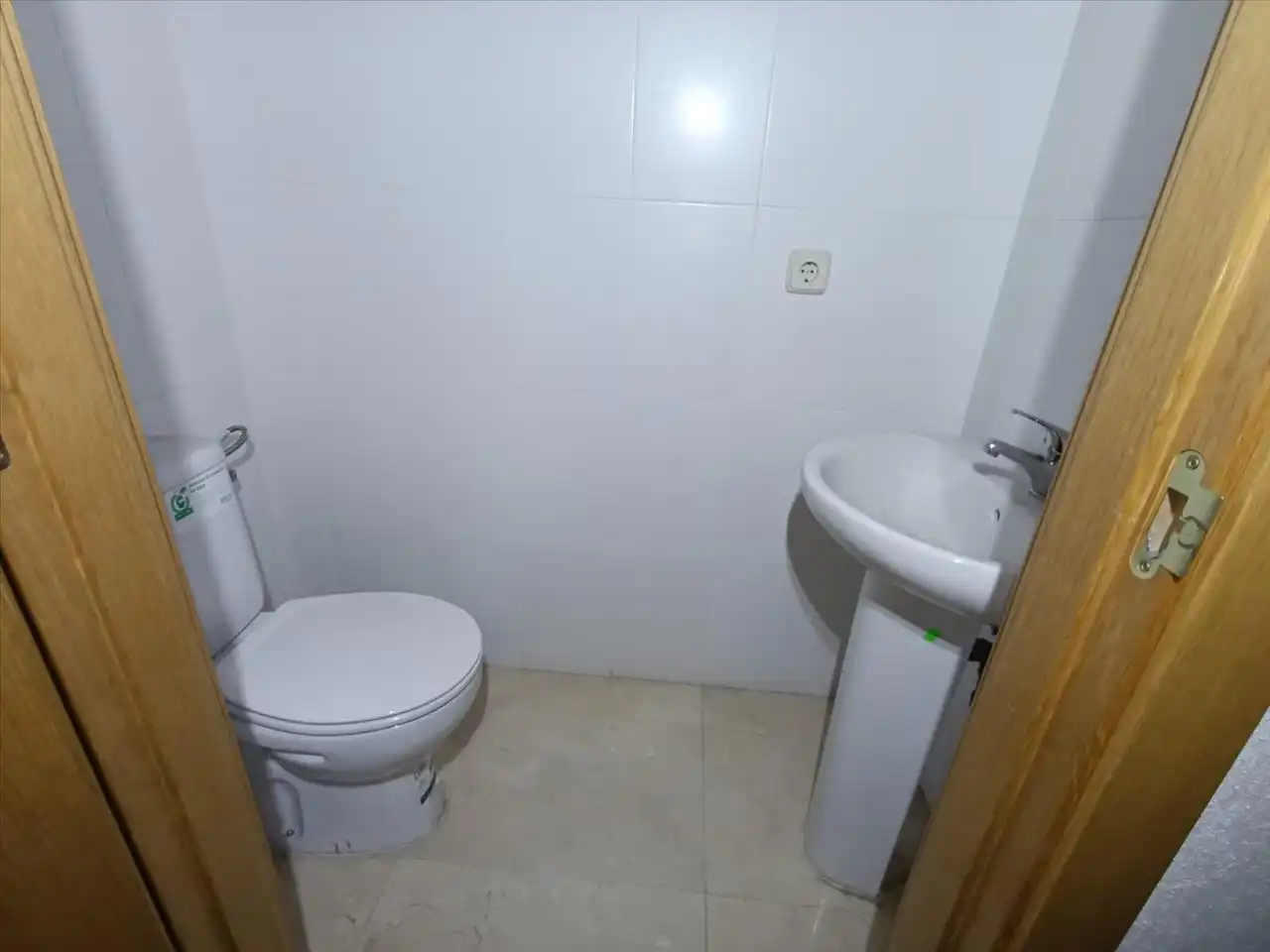 Badezimmer von Geschaftsraum zum Verkauf in Toledo
