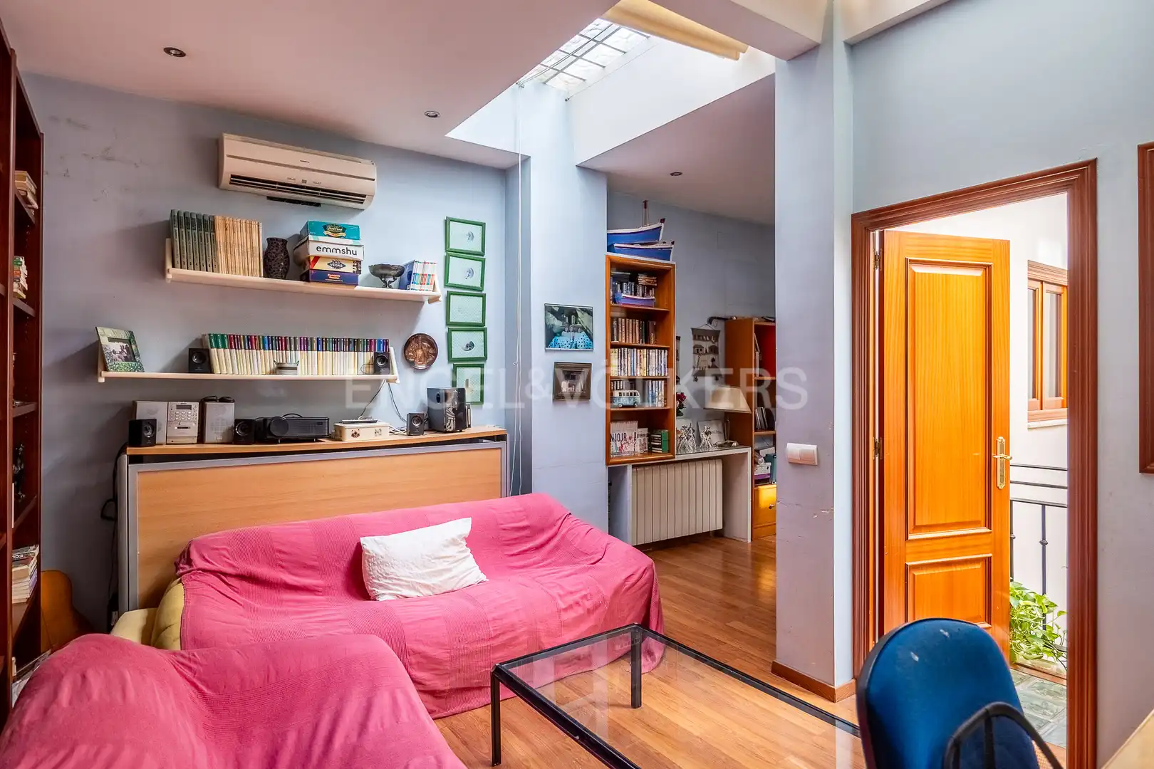 Living room of Houses for sale in Sevilla  with Air Conditioner, Heating and Storage room