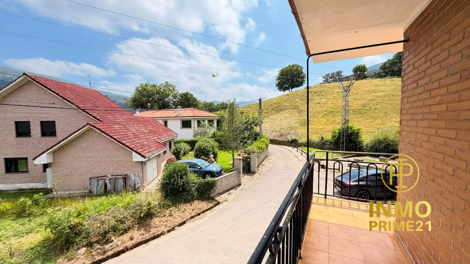Vista exterior de Casa o chalet en venta en Corvera de Toranzo con Parquet y Balcón