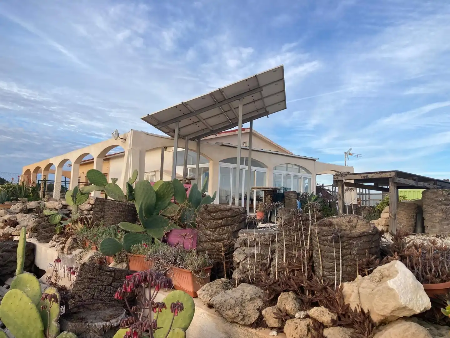 Vista exterior de Casa o xalet en venda en Alicante / Alacant amb Jardí privat i Terrassa
