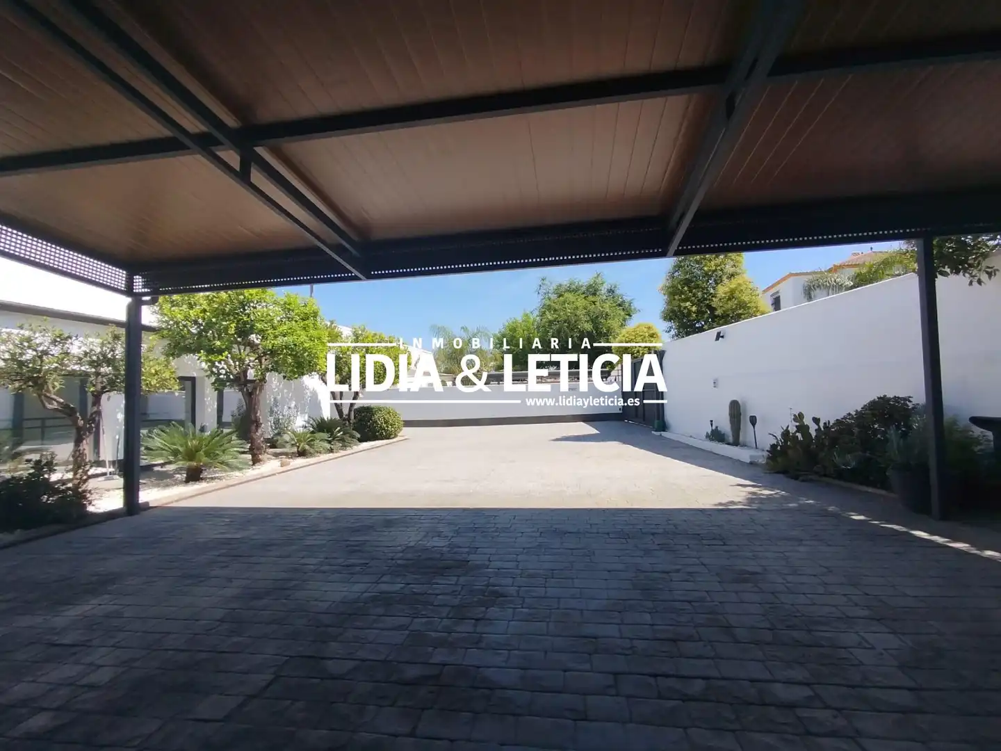 Vista exterior de Casa o xalet en venda en Alcalá de Guadaira