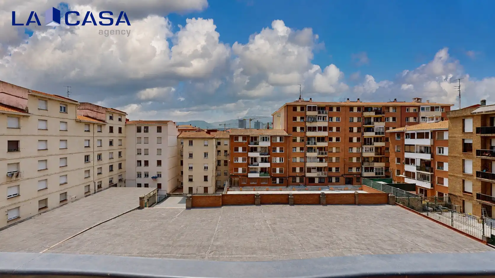 Terrassa de Pis en venda en Bilbao  amb Balcó