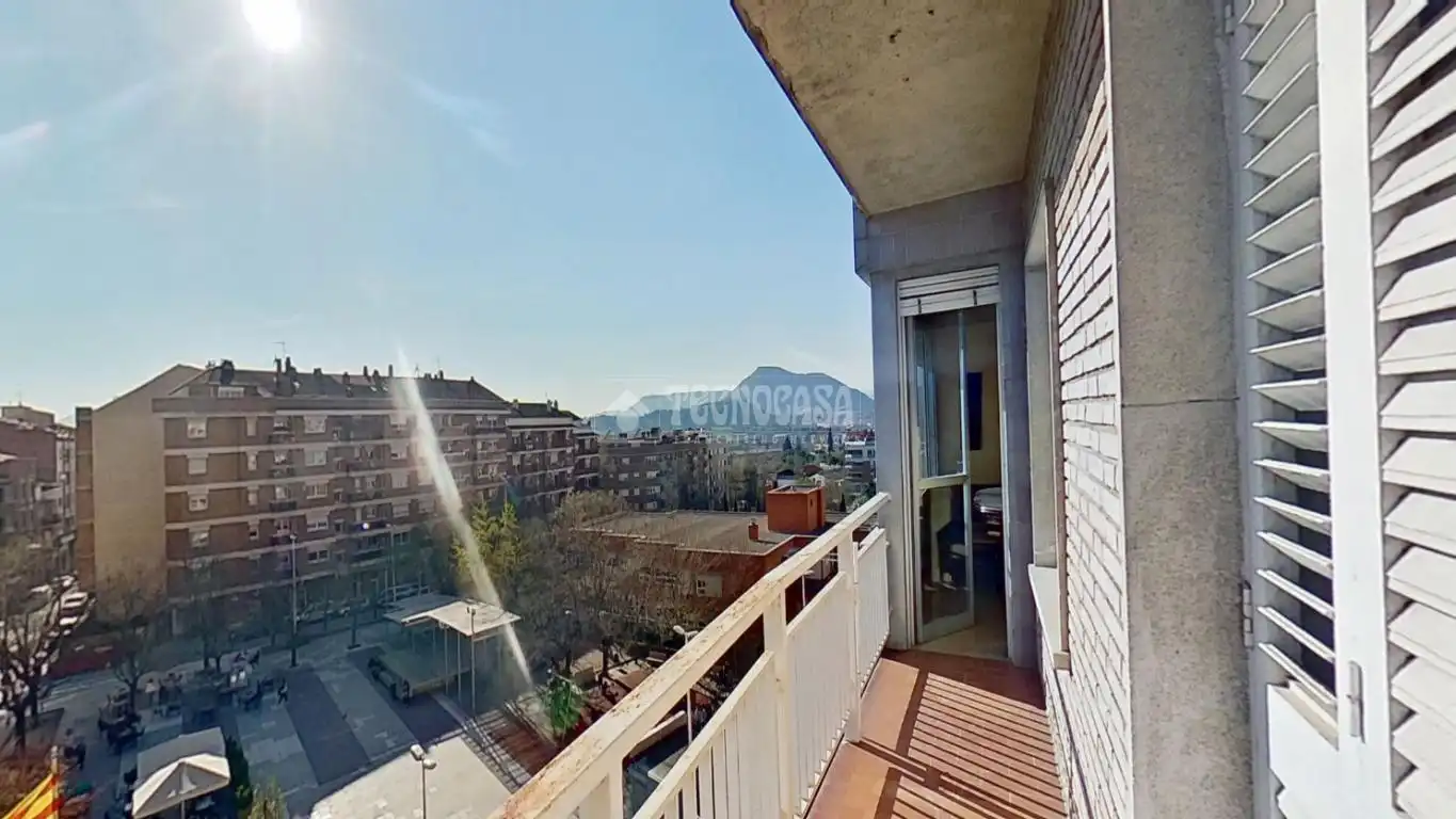 Vista exterior de Piso en venta en Manresa con Balcón