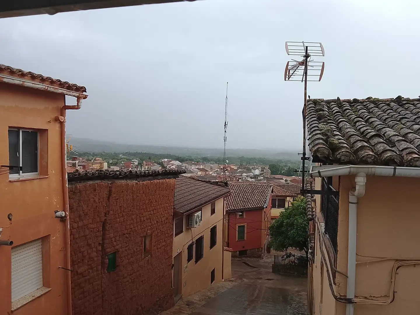 Exterior view of Houses for sale in Madrigal de la Vera  with Heating