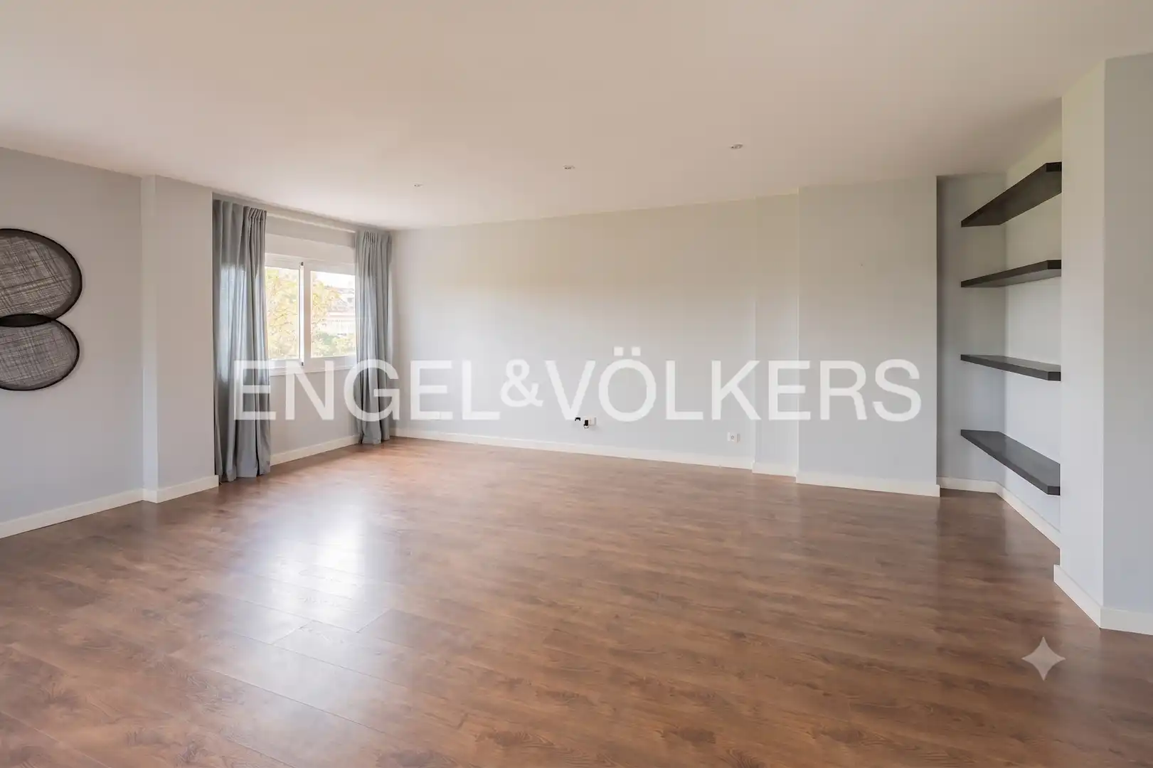 Sala de estar de Casa adosada de alquiler en Tres Cantos con Aire acondicionado, Calefacción y Jardín privado