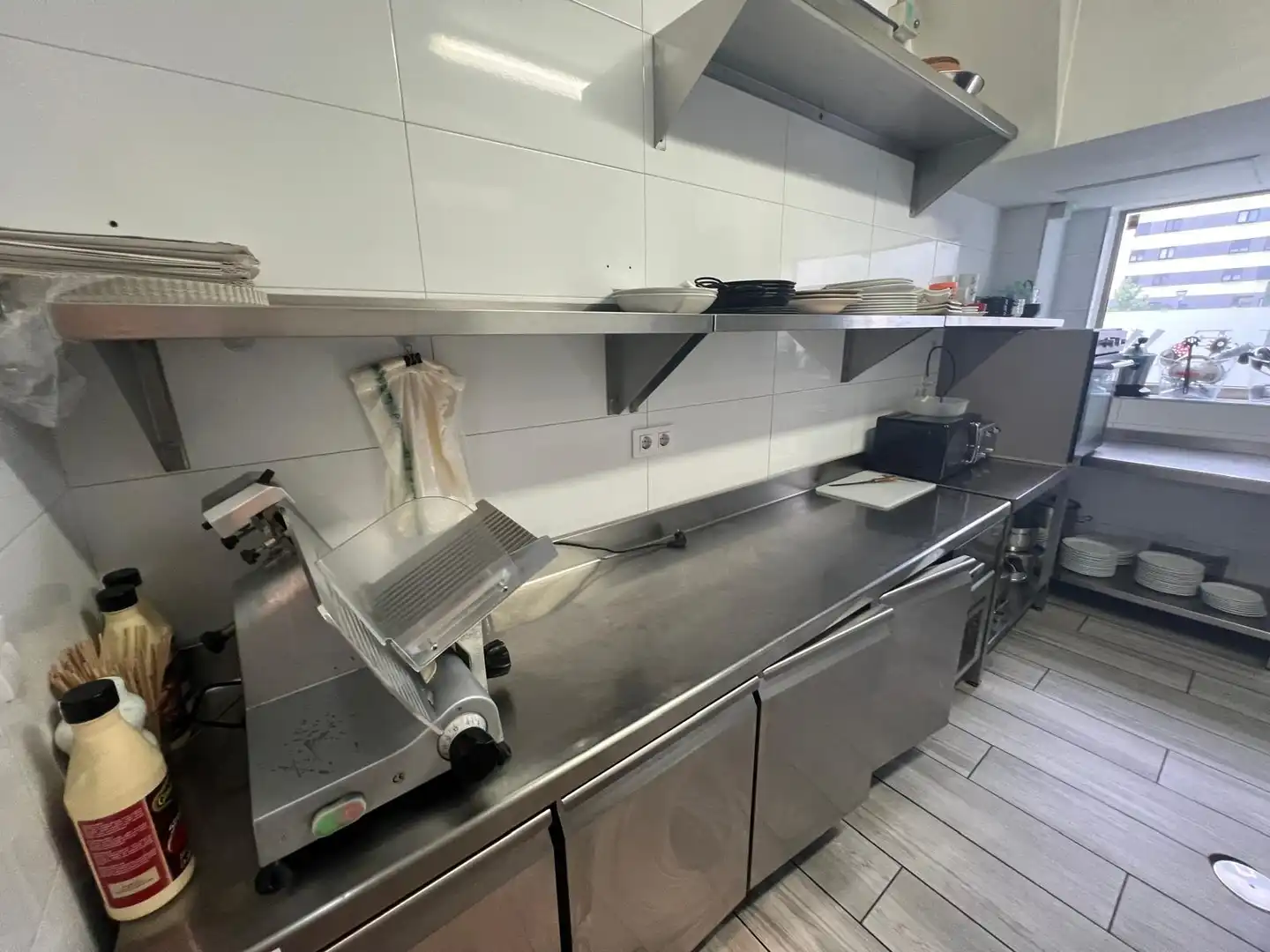 Cocina de Local de alquiler en Gijón  con Amueblado y Alarma